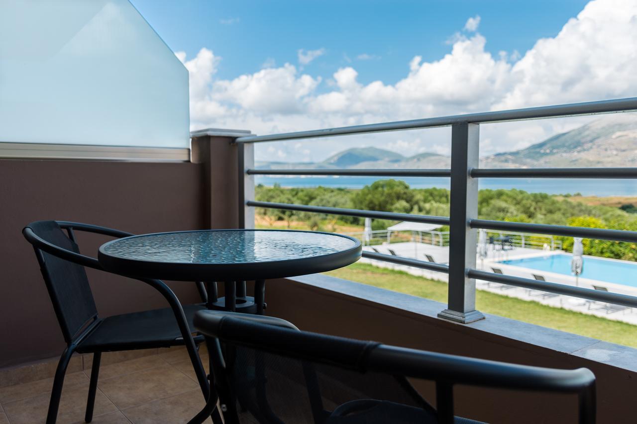 Phaedra Suites Lixouri Bagian luar foto