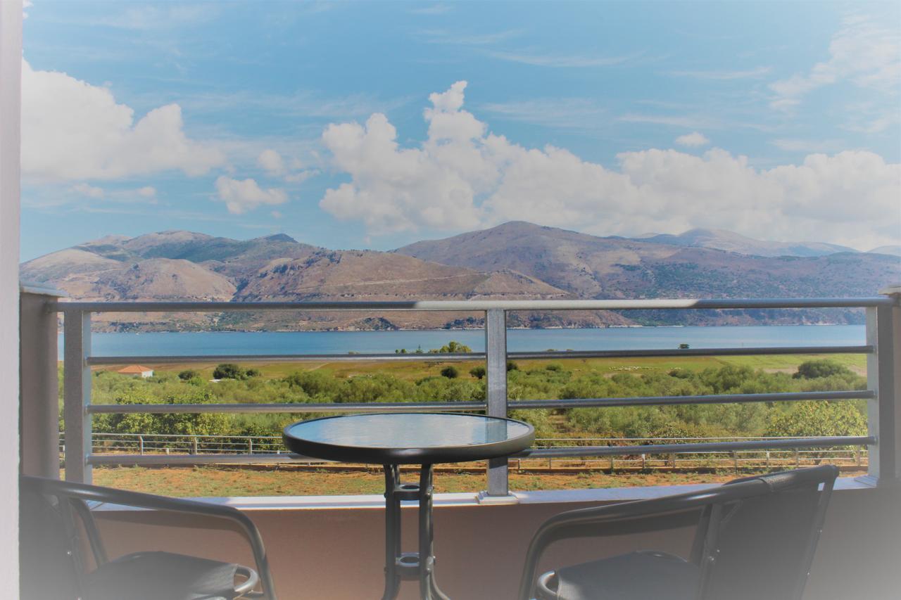 Phaedra Suites Lixouri Bagian luar foto