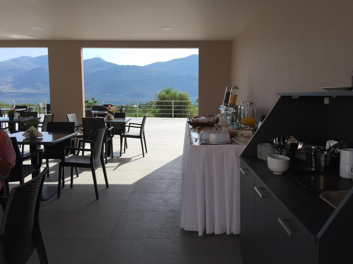 Phaedra Suites Lixouri Bagian luar foto