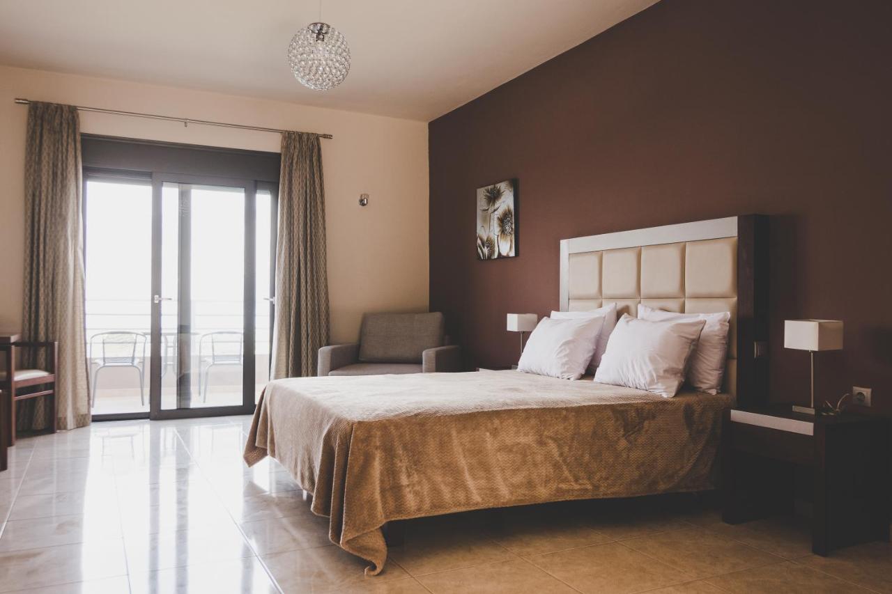 Phaedra Suites Lixouri Bagian luar foto